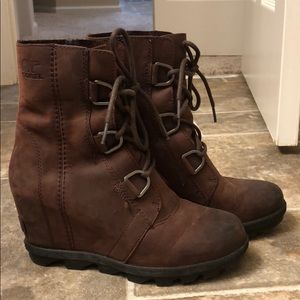 Women’s 7.5 Sorel Joan of Arctic boot